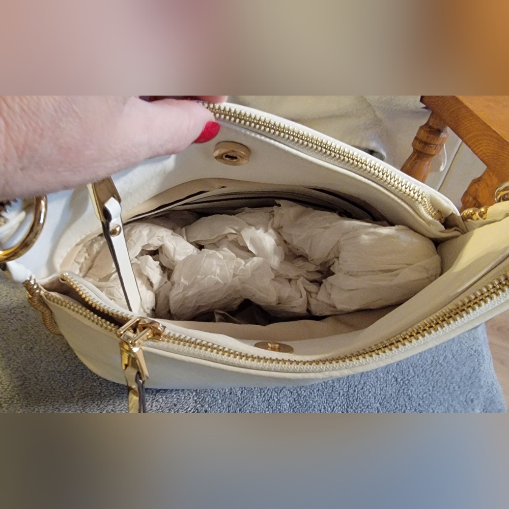 NWOT-Gorgeous- INC International Concepts Leather Shoulder Bag W/gold Studs - Picture 9 of 12